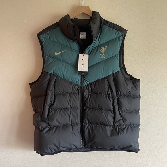 Nike Liverpool FC Windrunner Men’s Down-Fill Vest‎ - Picture 4 of 12